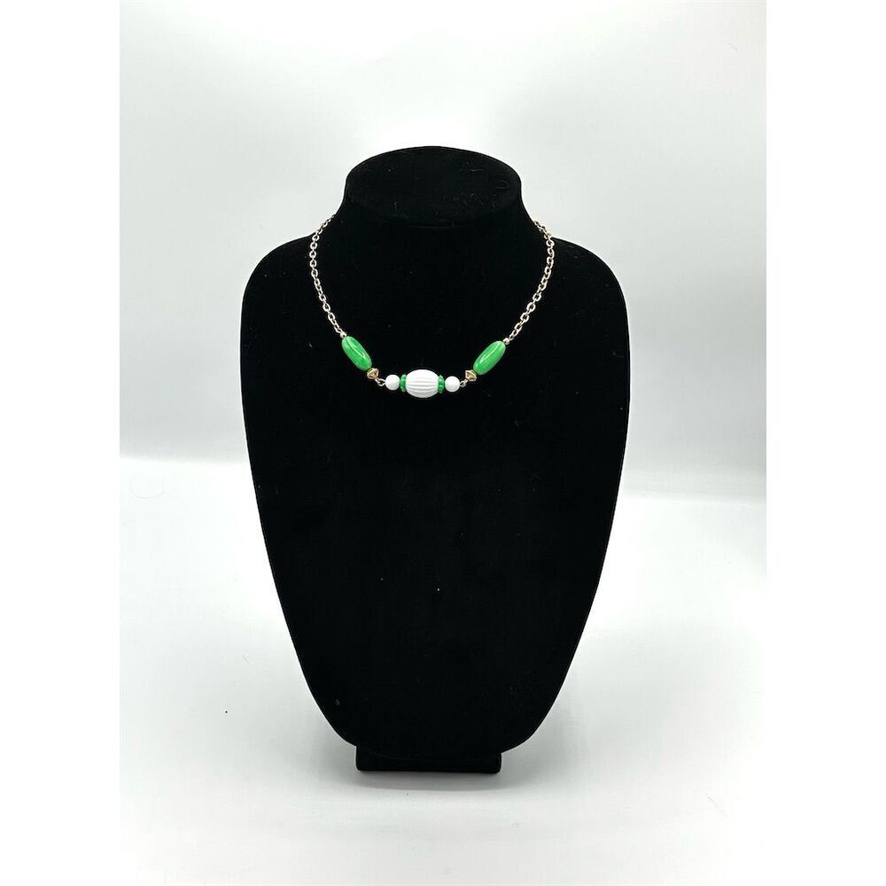 Vintage Avon 1975 "Come Summer" Necklace & Clip On Earrings Set Green - Picture 2 of 6
